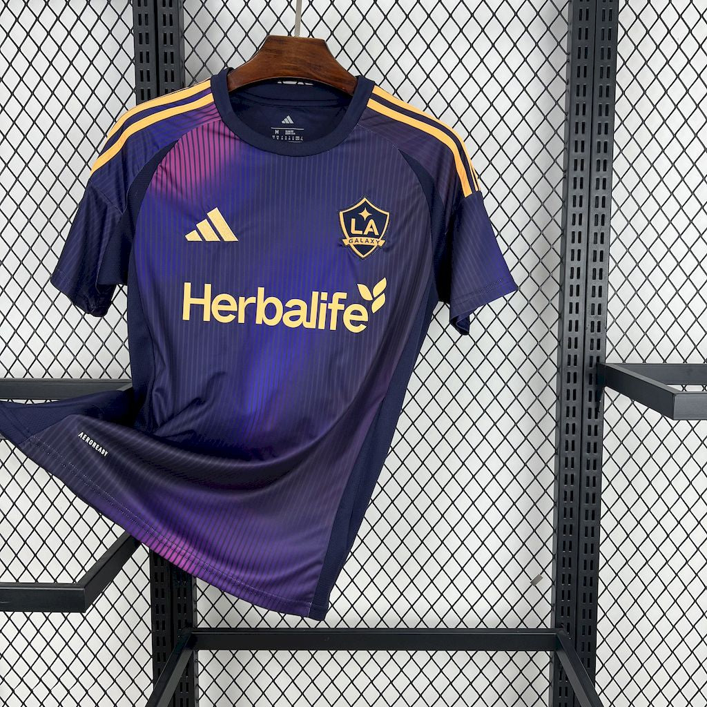 La Galaxy Alternativa 25-26